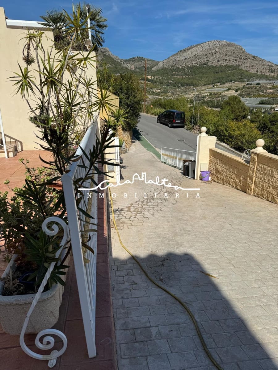 5 soveværelse Villa til salg i Callosa d'En Sarria med swimmingpool garage - € 330.000 (Ref: 9690943)