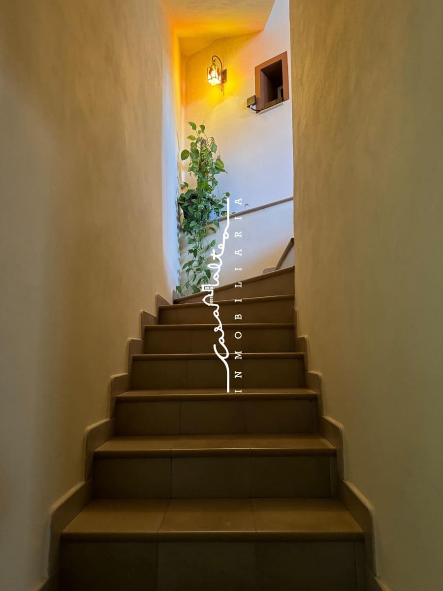 4 makuuhuone Huvila myytävänä paikassa Callosa d'En Sarria mukana uima-altaan 
autotalli - 470 000 € (Ref: 9690944)