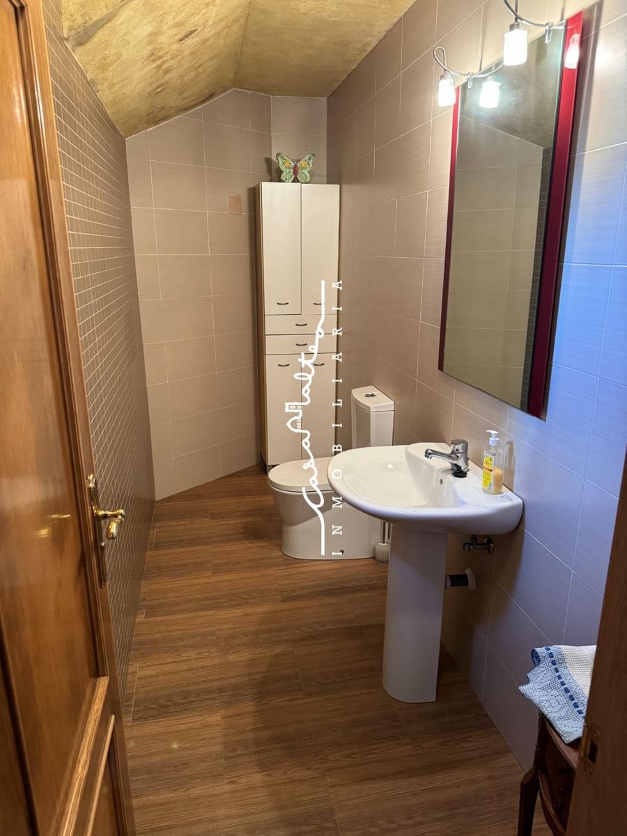 4 makuuhuone Huvila myytävänä paikassa Callosa d'En Sarria mukana uima-altaan 
autotalli - 470 000 € (Ref: 9690944)