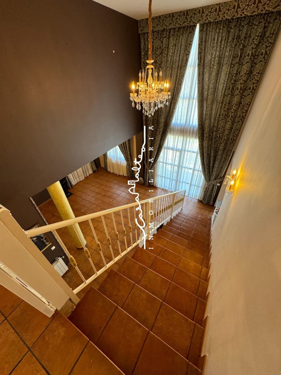 4 makuuhuone Huvila myytävänä paikassa Callosa d'En Sarria mukana uima-altaan 
autotalli - 470 000 € (Ref: 9690944)