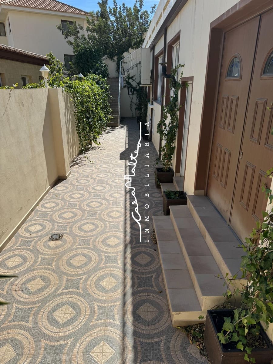 4 makuuhuone Huvila myytävänä paikassa Callosa d'En Sarria mukana uima-altaan 
autotalli - 470 000 € (Ref: 9690944)