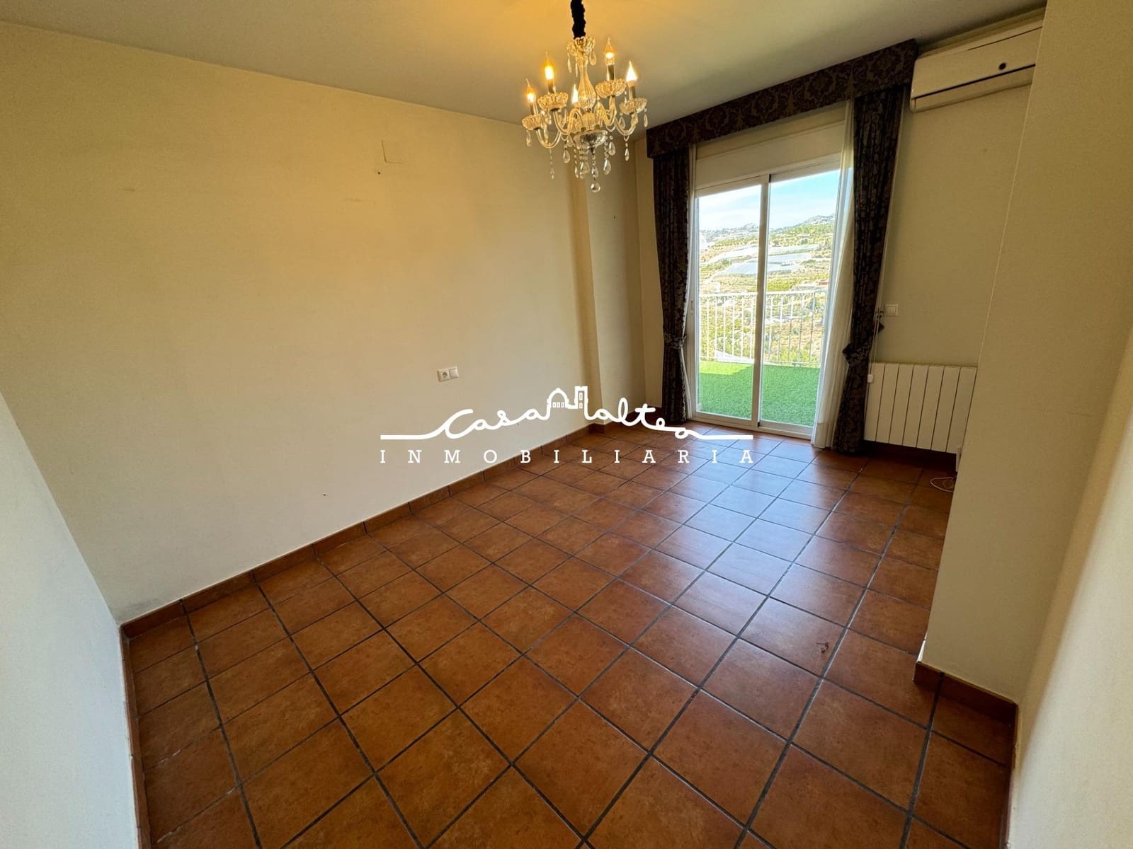 4 makuuhuone Huvila myytävänä paikassa Callosa d'En Sarria mukana uima-altaan 
autotalli - 470 000 € (Ref: 9690944)