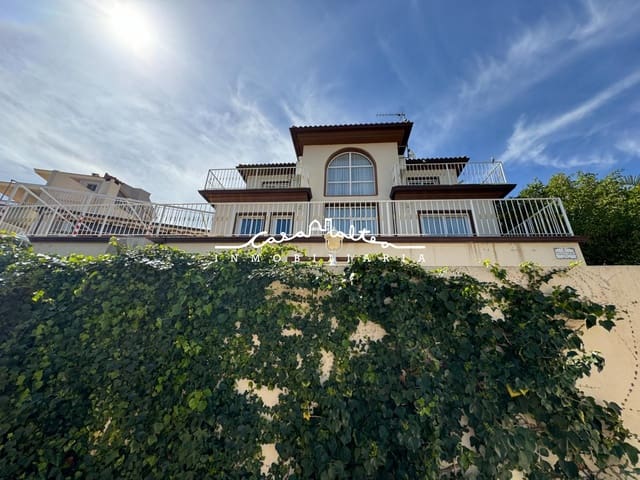 4 makuuhuone Huvila myytävänä paikassa Callosa d'En Sarrià mukana uima-altaan 
autotalli - 470 000 € (Ref: 9690944)