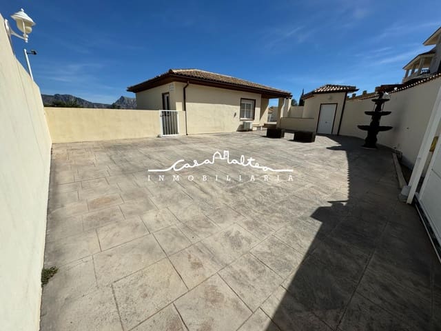 4 makuuhuone Huvila myytävänä paikassa Callosa d'En Sarrià mukana uima-altaan 
autotalli - 470 000 € (Ref: 9690944)