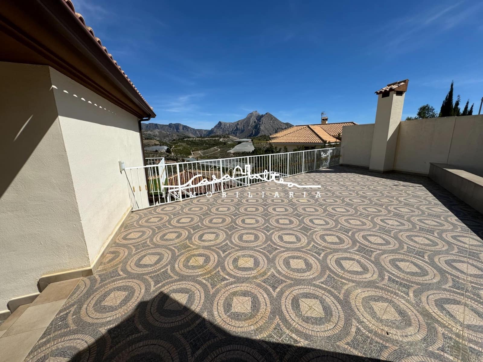 4 makuuhuone Huvila myytävänä paikassa Callosa d'En Sarria mukana uima-altaan 
autotalli - 470 000 € (Ref: 9690944)