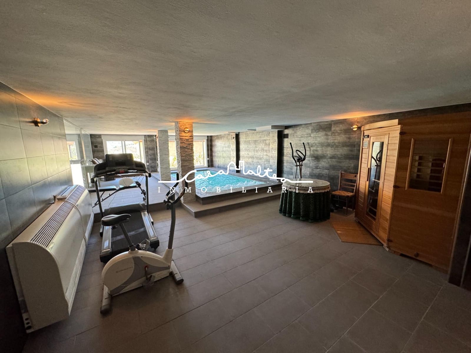 4 makuuhuone Huvila myytävänä paikassa Callosa d'En Sarria mukana uima-altaan 
autotalli - 470 000 € (Ref: 9690944)