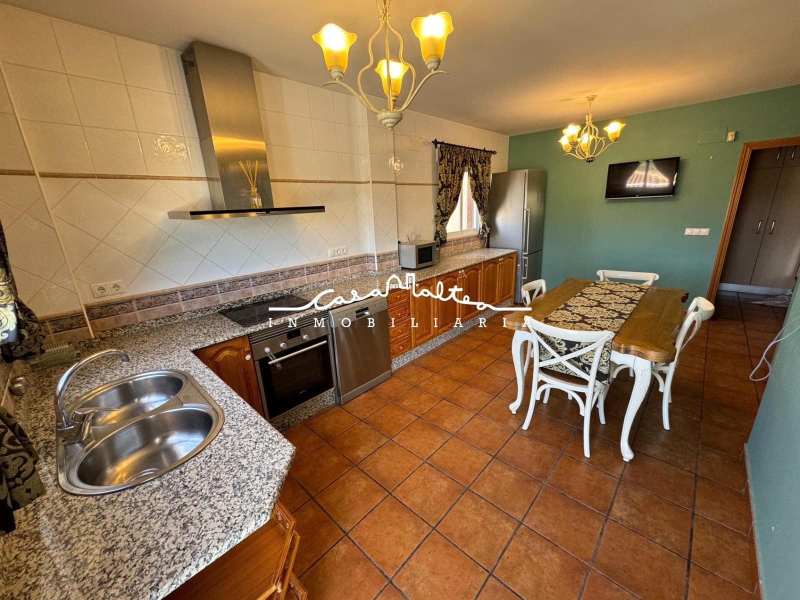 4 makuuhuone Huvila myytävänä paikassa Callosa d'En Sarria mukana uima-altaan 
autotalli - 470 000 € (Ref: 9690944)