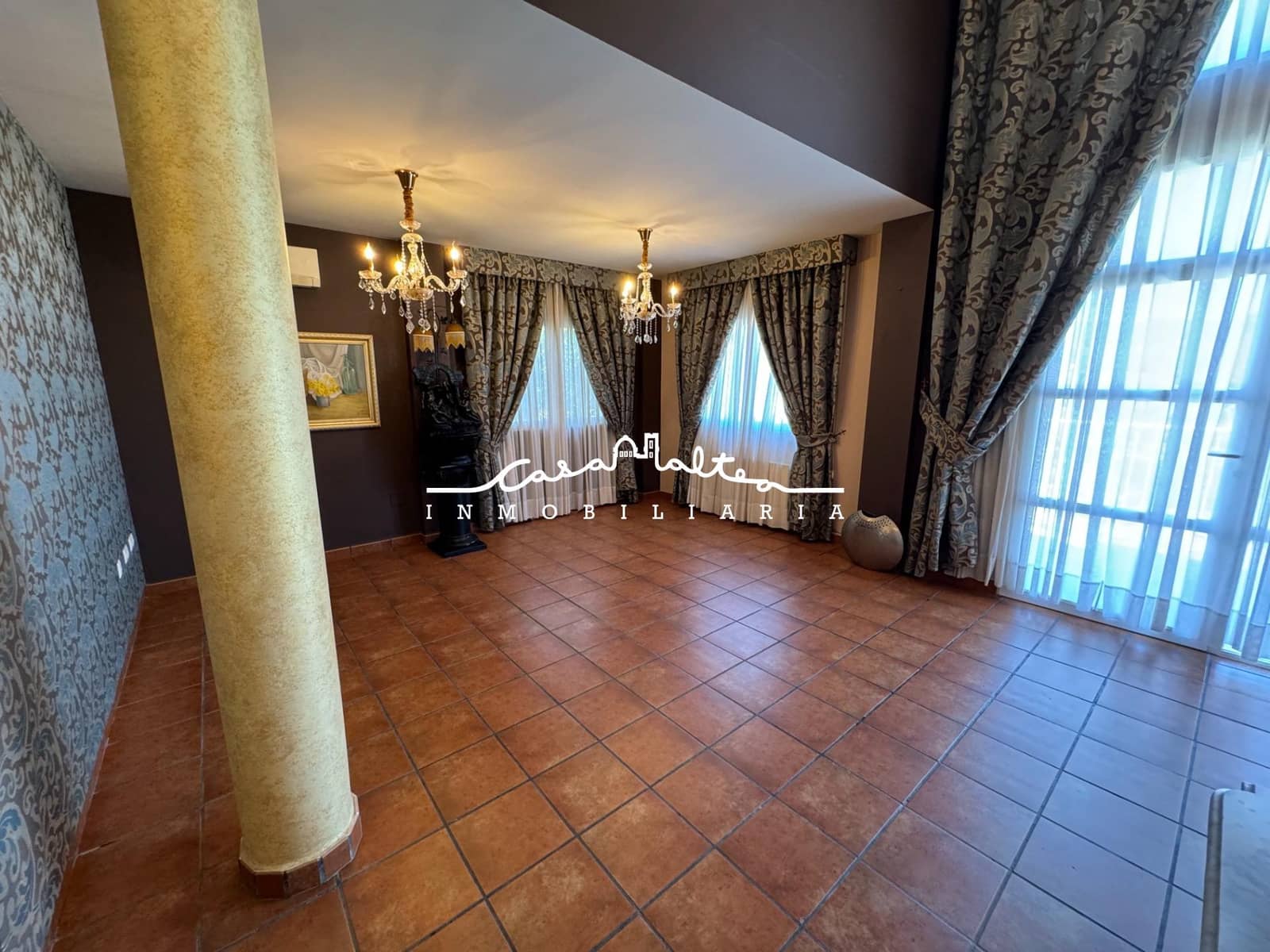 4 makuuhuone Huvila myytävänä paikassa Callosa d'En Sarria mukana uima-altaan 
autotalli - 470 000 € (Ref: 9690944)