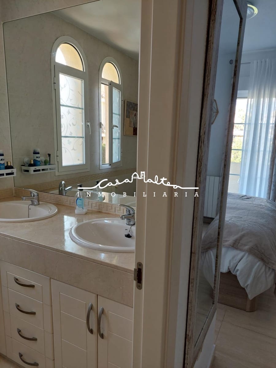 4 bedroom Villa for sale in La Nucia with pool - € 475,000 (Ref: 9741851)