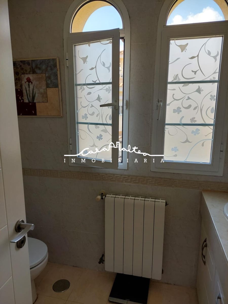 4 soveværelse Villa til salg i La Nucia med swimmingpool - € 475.000 (Ref: 9741851)