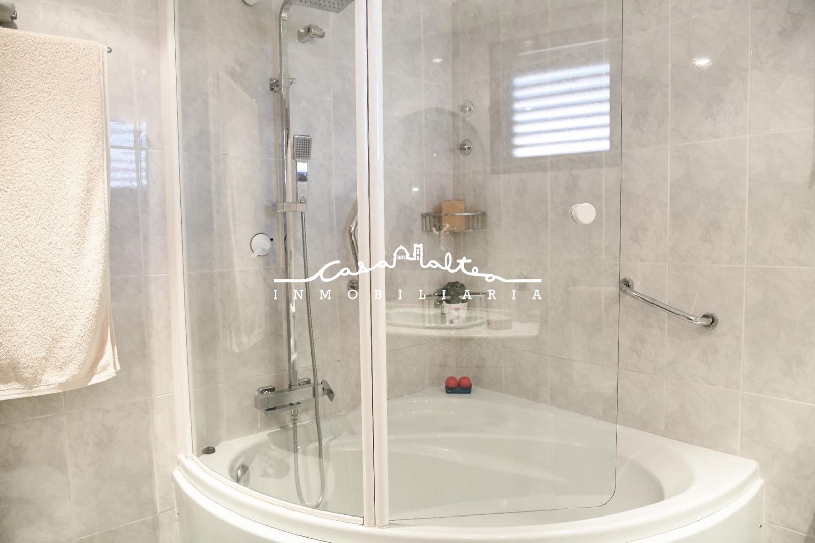 4 soveværelse Semi-Rækkehus til salg i Albir med swimmingpool garage - € 439.000 (Ref: 9823050)