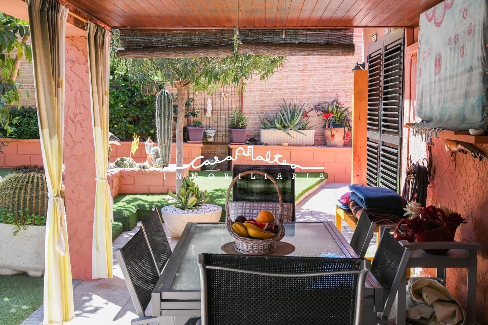 4 soveværelse Semi-Rækkehus til salg i Albir med swimmingpool garage - € 439.000 (Ref: 9823050)