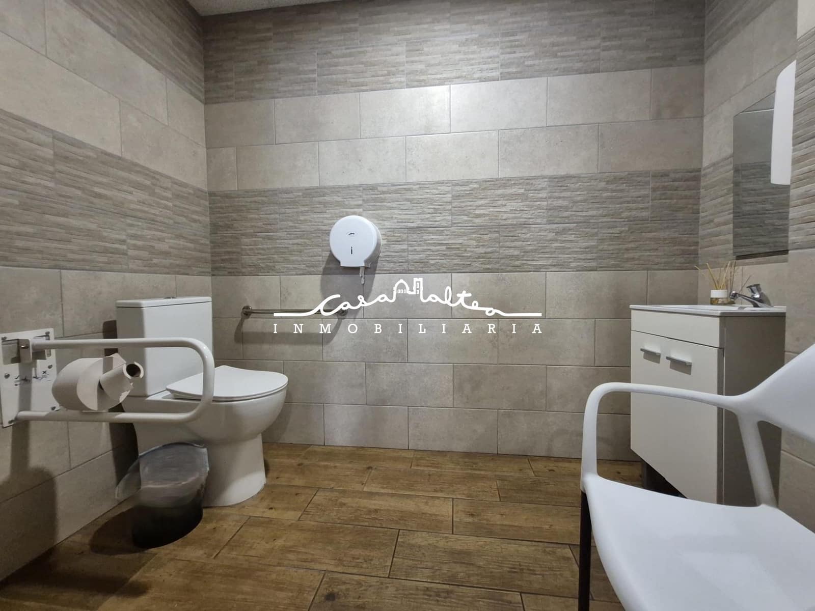 Commercial for rent in Altea - € 800 (Ref: 9849555)