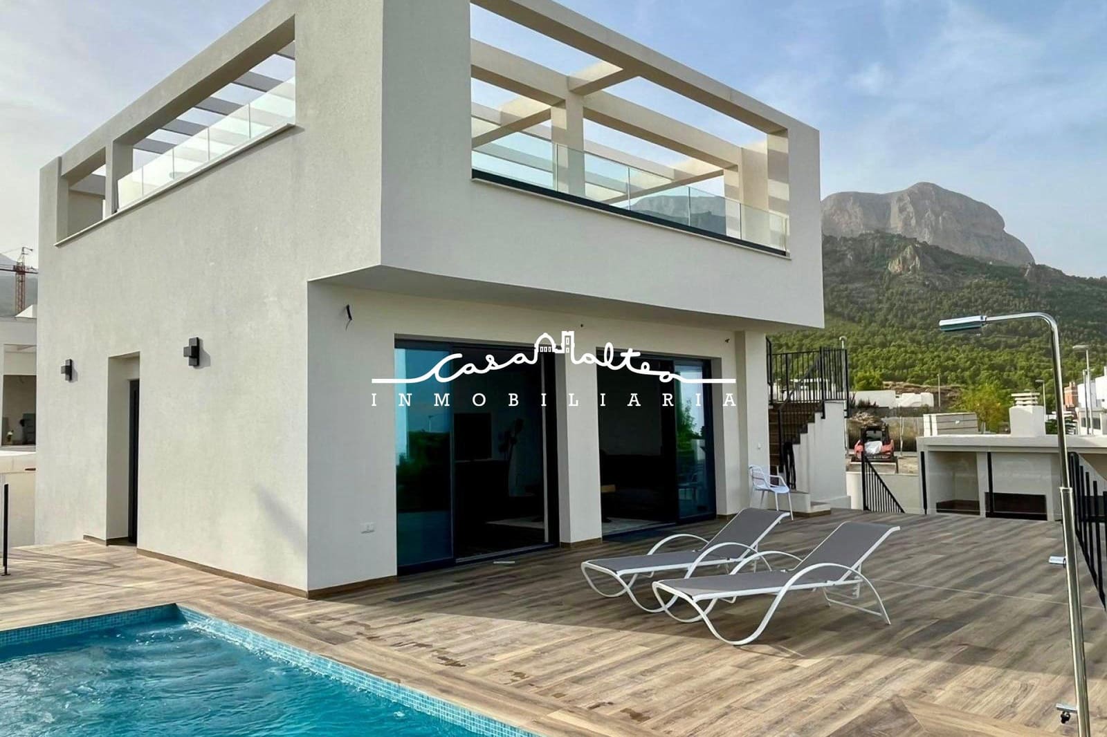 5 bedroom Villa for sale in Polop with pool garage - € 680,000 (Ref: 9862017)