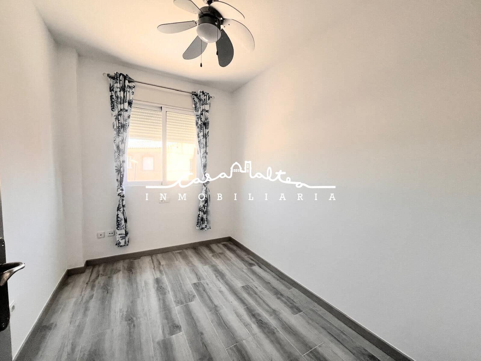 3 soverom Leilighet til salgs i Benidorm med svømmebasseng - € 300 000 (Ref: 9952740)