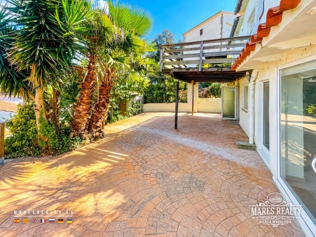 4 sovrum Villa till salu i Lloret de Mar med garage - 190 000 € (Ref: 10099638)