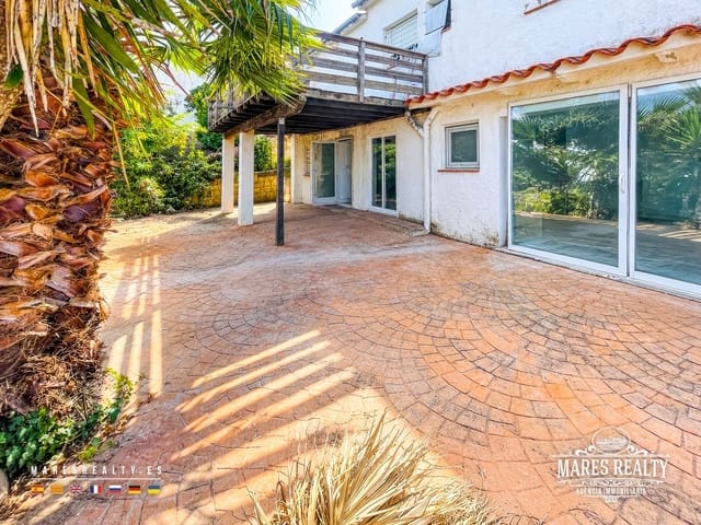 4 sovrum Villa till salu i Lloret de Mar med garage - 190 000 € (Ref: 10099638)