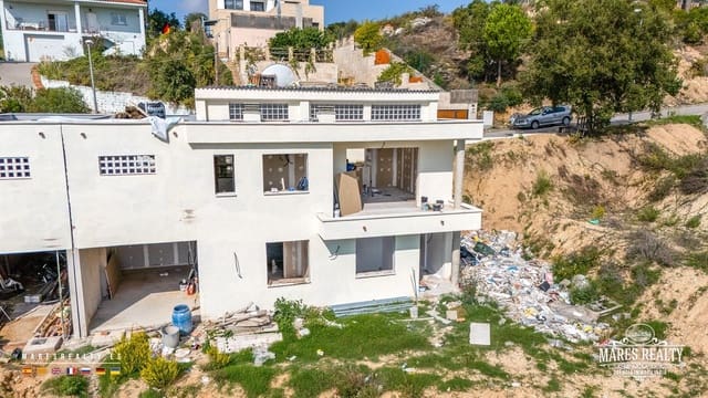 Pareado de 3 habitaciones en Lloret de Mar en venta con garaje - 330.000 € (Ref: 10168119)