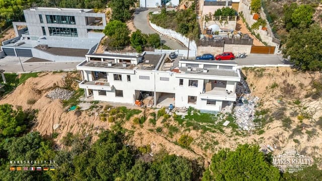 Pareado de 3 habitaciones en Lloret de Mar en venta con garaje - 330.000 € (Ref: 10168119)