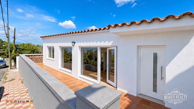 4 soveværelse Villa til salg i Lloret de Mar med swimmingpool garage - € 273.000 (Ref: 10168120)