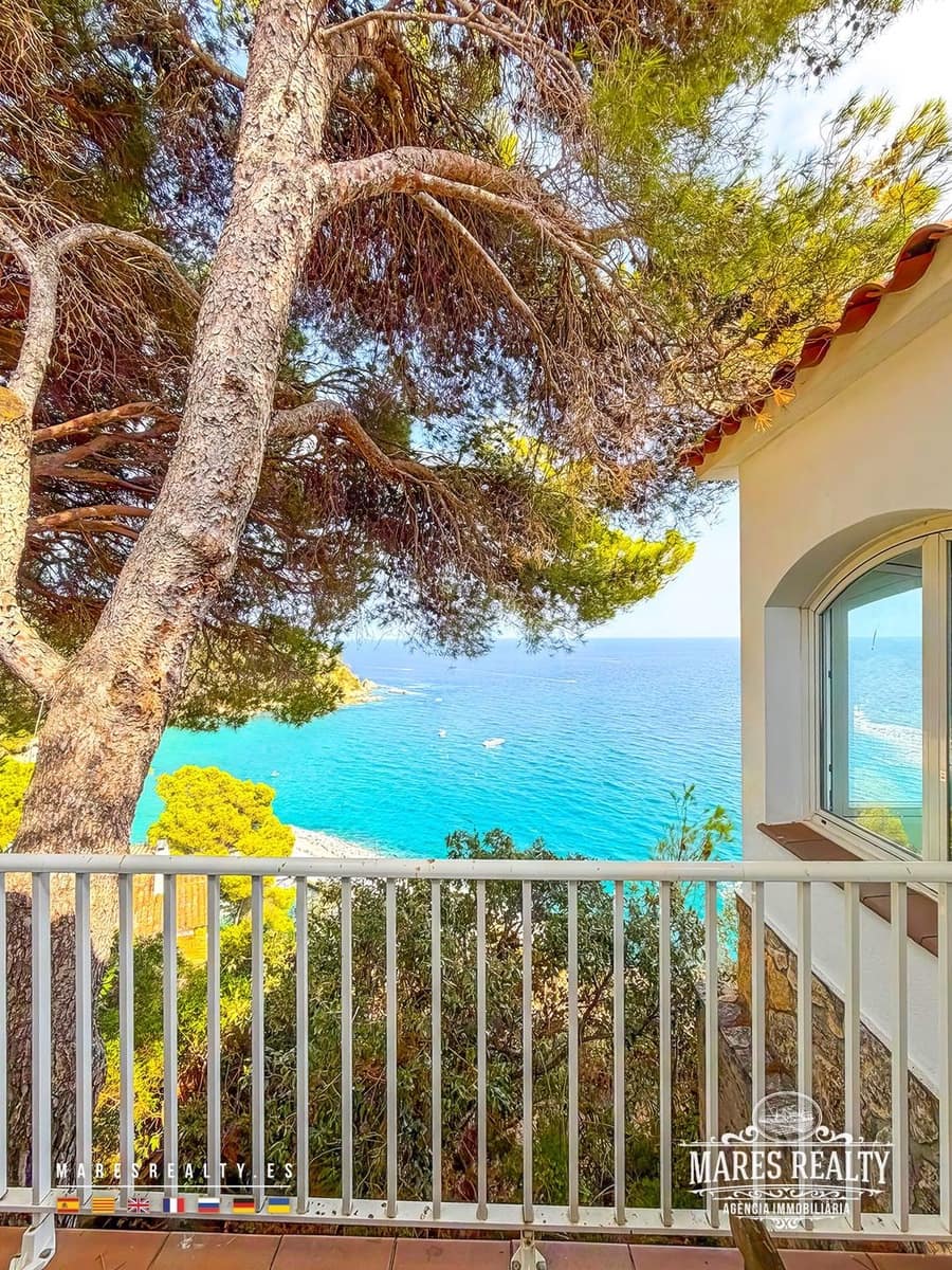 3 soverom Villa til salgs i Lloret de Mar med svømmebasseng garasje - € 1 500 000 (Ref: 10173136)