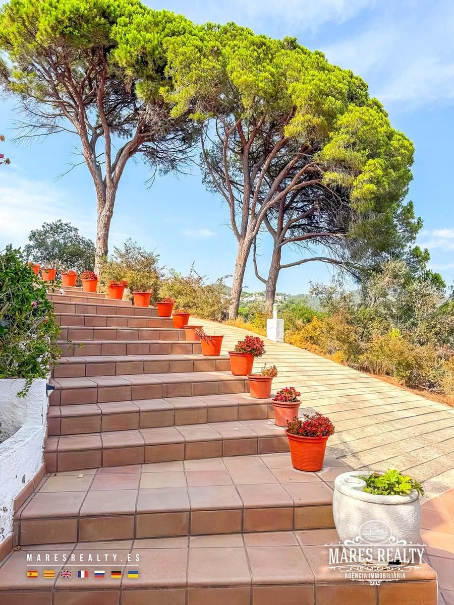 3 soverom Villa til salgs i Lloret de Mar med svømmebasseng garasje - € 1 500 000 (Ref: 10173136)