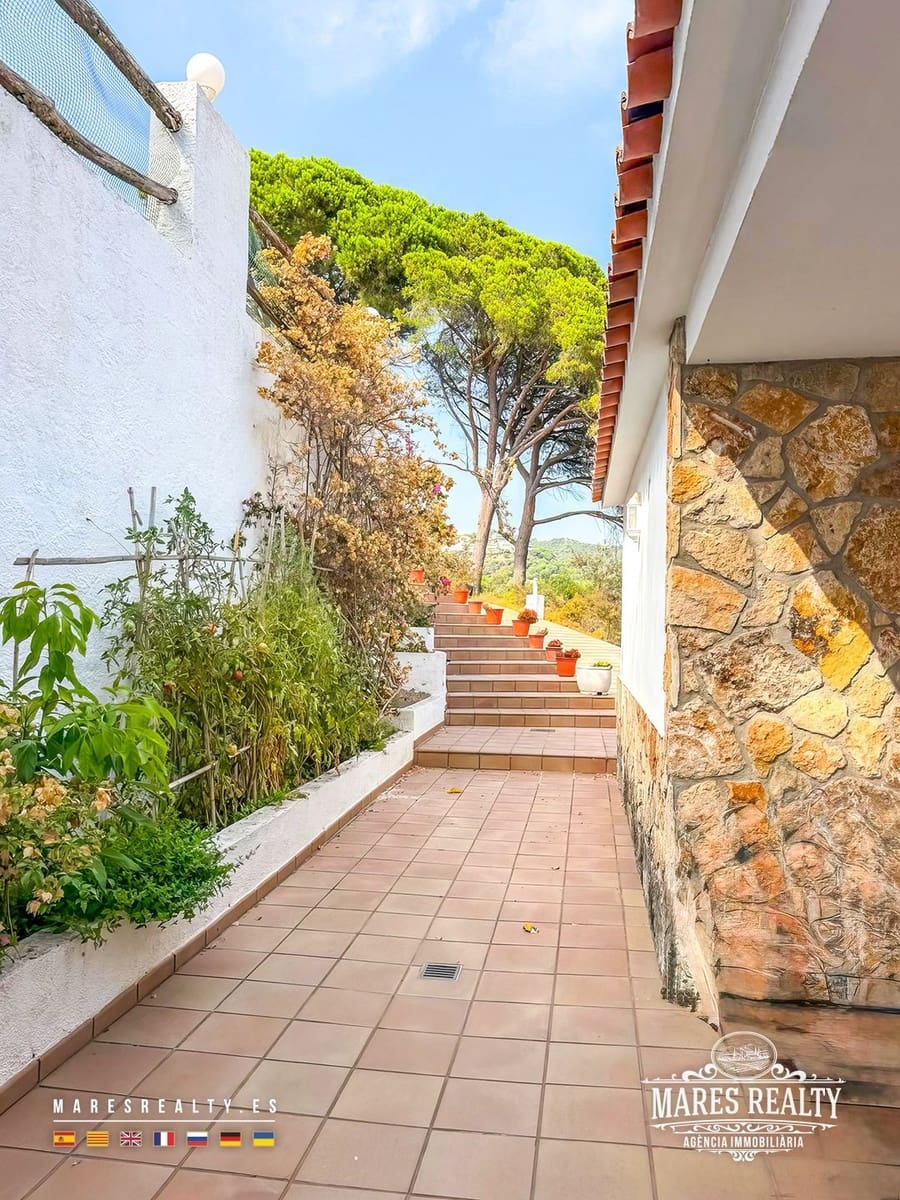 3 soverom Villa til salgs i Lloret de Mar med svømmebasseng garasje - € 1 500 000 (Ref: 10173136)