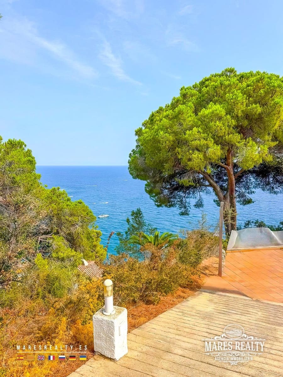 3 soverom Villa til salgs i Lloret de Mar med svømmebasseng garasje - € 1 500 000 (Ref: 10173136)
