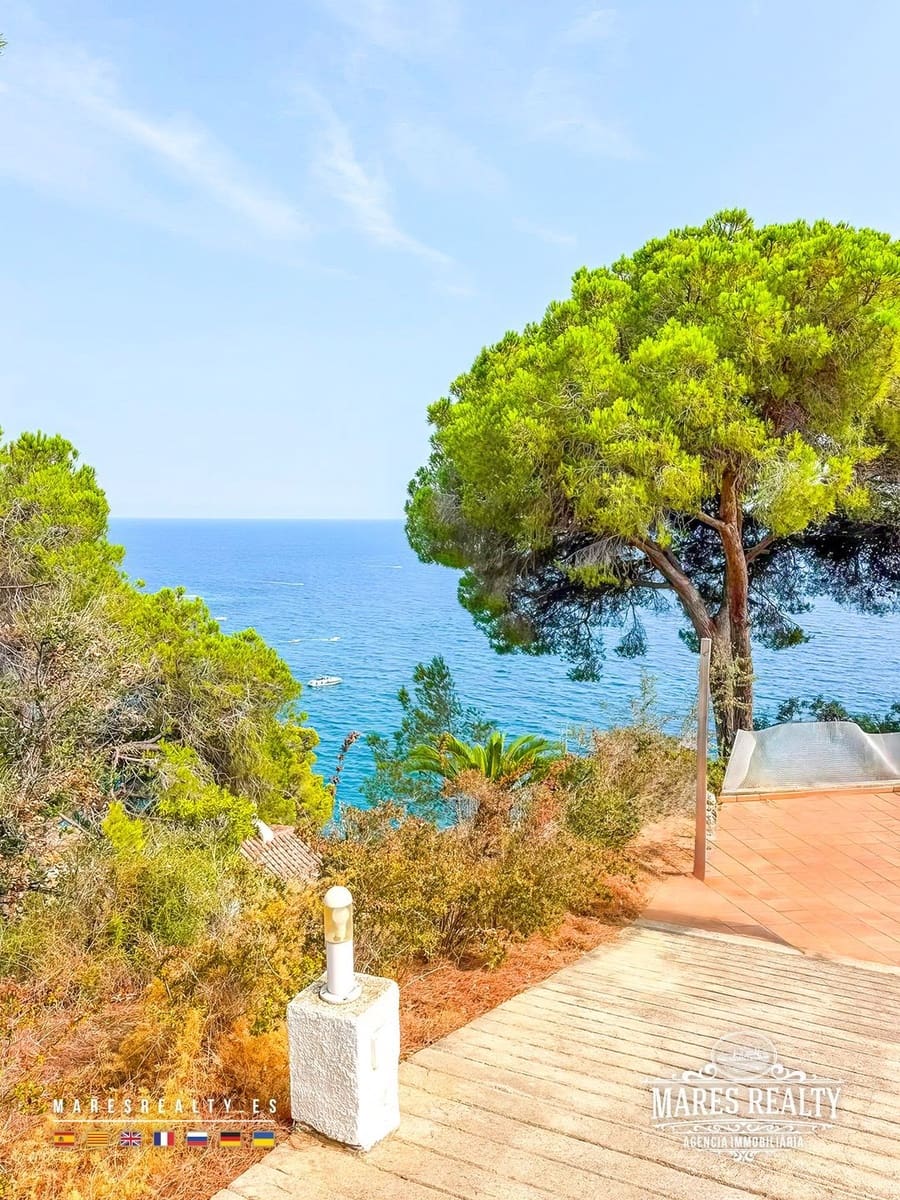 3 soverom Villa til salgs i Lloret de Mar med svømmebasseng garasje - € 1 500 000 (Ref: 10173136)