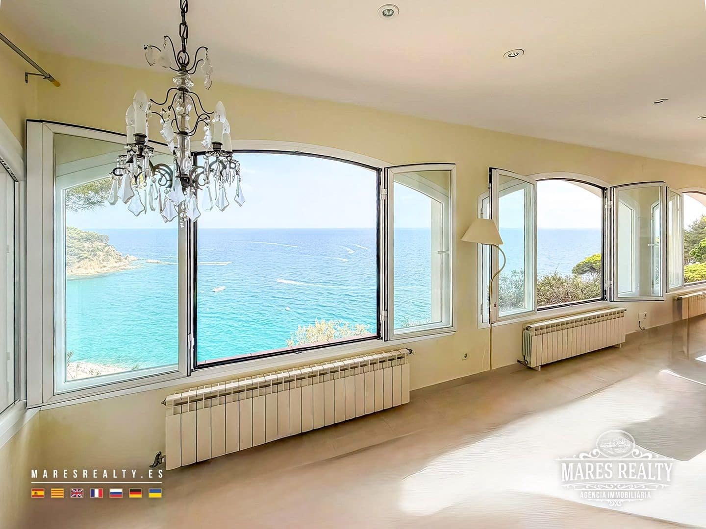3 soverom Villa til salgs i Lloret de Mar med svømmebasseng garasje - € 1 500 000 (Ref: 10173136)