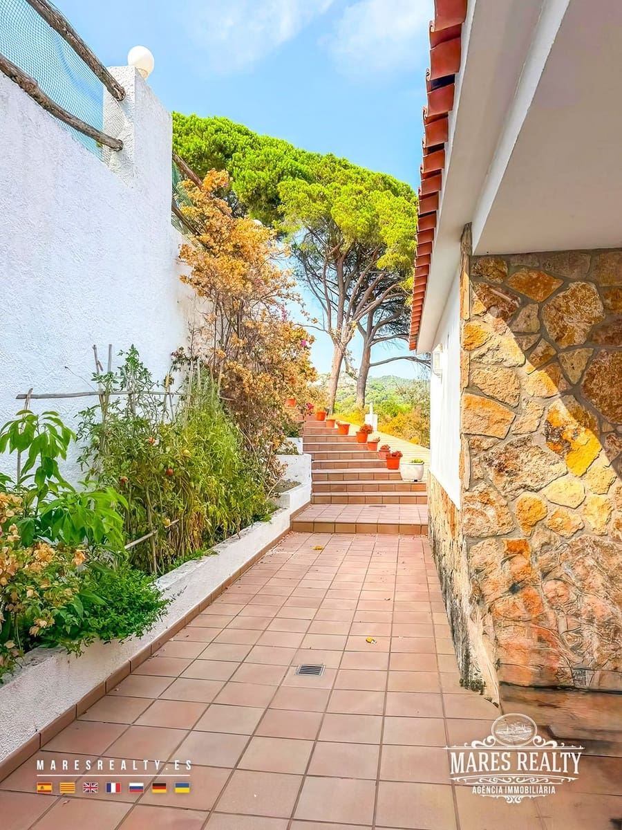 3 soverom Villa til salgs i Lloret de Mar med svømmebasseng garasje - € 1 500 000 (Ref: 10173136)
