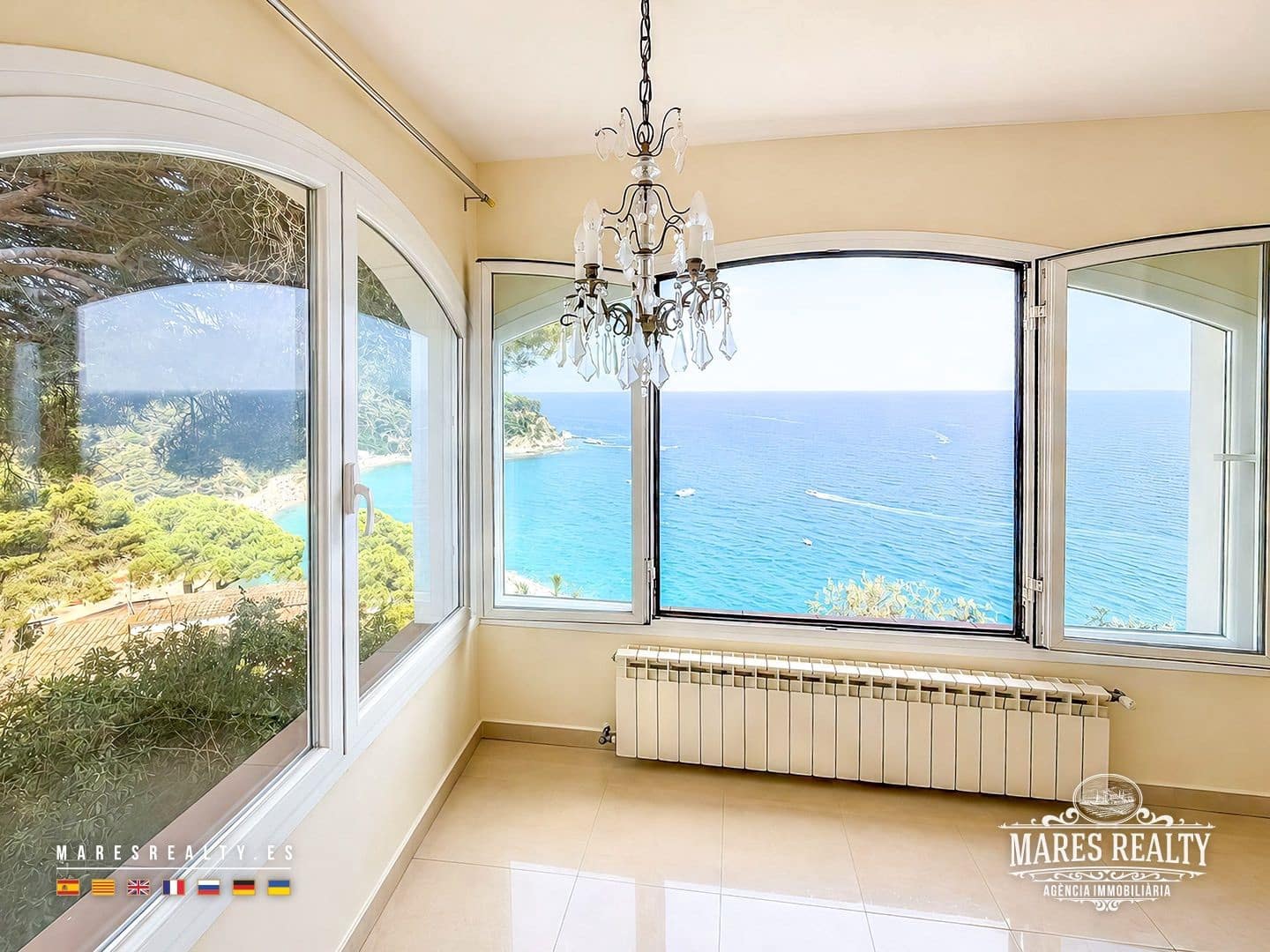 3 soverom Villa til salgs i Lloret de Mar med svømmebasseng garasje - € 1 500 000 (Ref: 10173136)