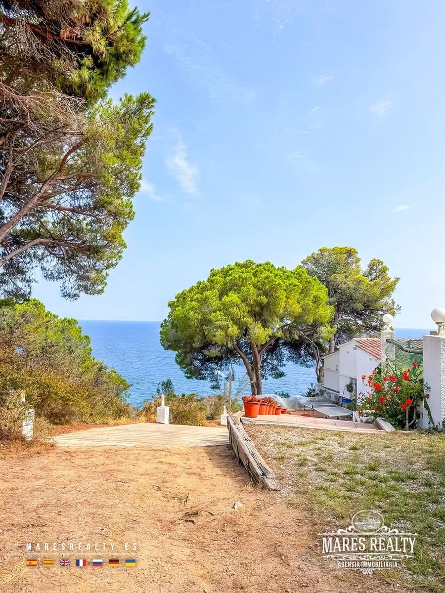 3 soverom Villa til salgs i Lloret de Mar med svømmebasseng garasje - € 1 500 000 (Ref: 10173136)