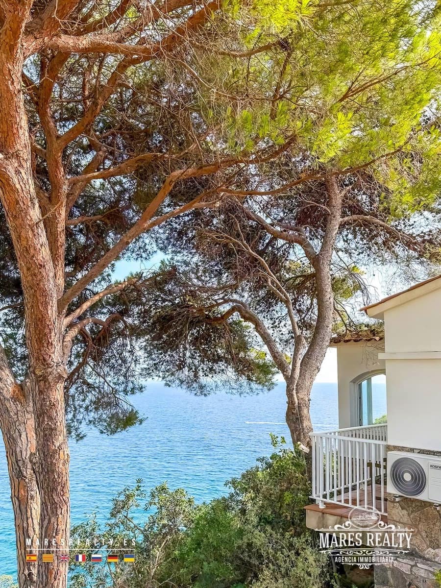 3 soverom Villa til salgs i Lloret de Mar med svømmebasseng garasje - € 1 500 000 (Ref: 10173136)