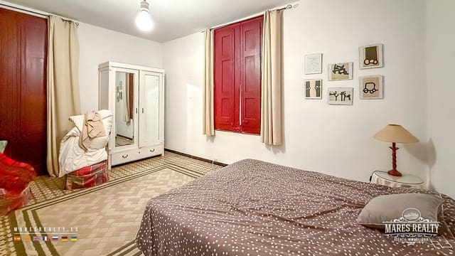 16 bedroom Villa for sale in Caldes de Malavella with garage - € 480,000 (Ref: 10179871)