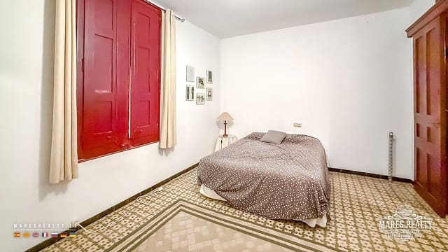 16 bedroom Villa for sale in Caldes de Malavella with garage - € 480,000 (Ref: 10179871)