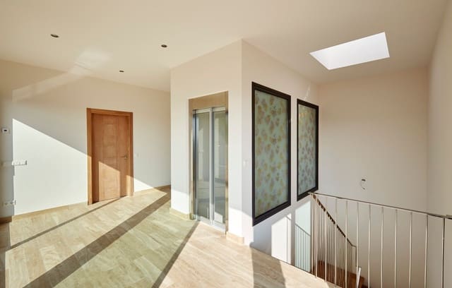 4 chambre Villa/Maison à vendre à Lloret de Mar avec piscine garage - 1 900 000 € (Ref: 7335323)