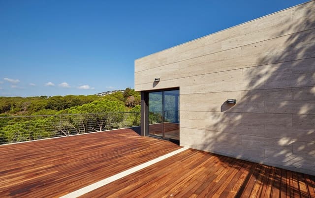 4 chambre Villa/Maison à vendre à Lloret de Mar avec piscine garage - 1 900 000 € (Ref: 7335323)