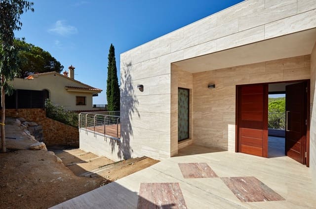 4 chambre Villa/Maison à vendre à Lloret de Mar avec piscine garage - 1 900 000 € (Ref: 7335323)