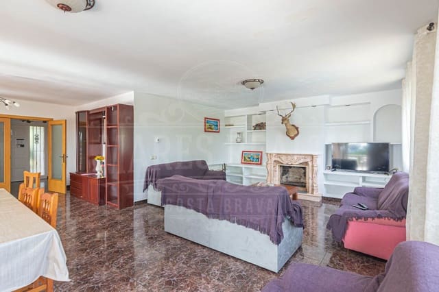 8 slaapkamer Villa te koop in Montgoda, Lloret de Mar met zwembad garage - € 845.000 (Ref: 7335363)