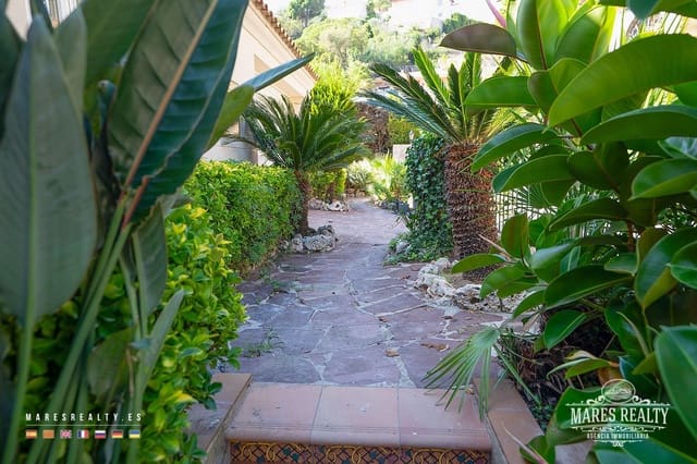 8 soveværelse Villa til salg i Roca Grossa, Lloret de Mar med garage - € 660.000 (Ref: 7335365)