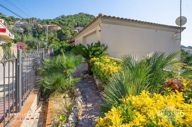 8 soveværelse Villa til salg i Roca Grossa, Lloret de Mar med garage - € 660.000 (Ref: 7335365)