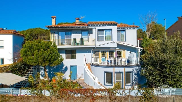 3 slaapkamer Villa te koop in Mas Romeu, Lloret de Mar met garage - € 450.000 (Ref: 7335387)