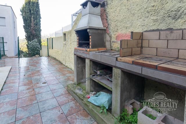 8 sypialnia Willa na sprzedaż w Lloret de Mar z basenem garażem - 695 000 € (Ref: 7335393)