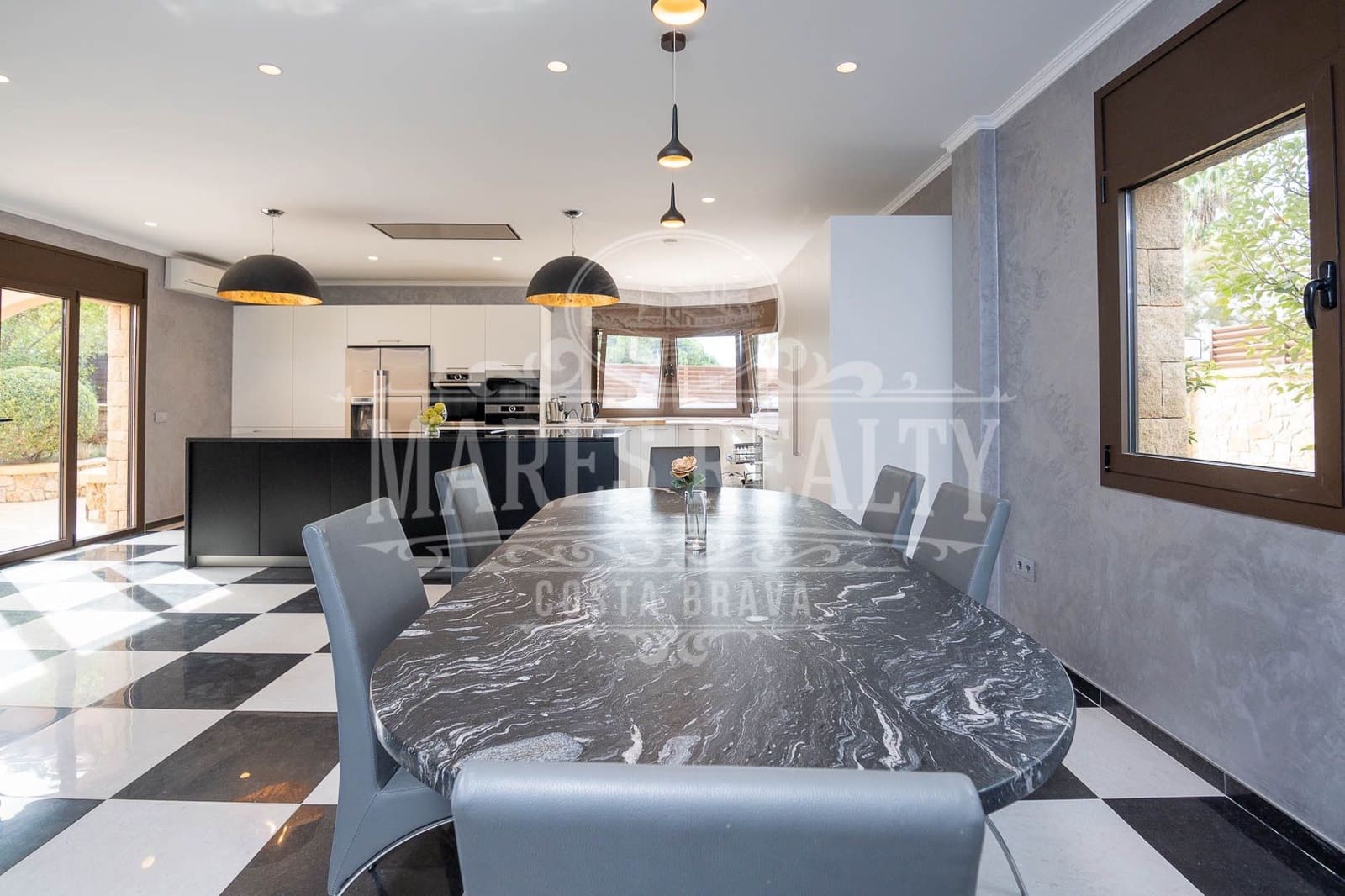 6 soveværelse Villa til salg i Lloret de Mar med swimmingpool garage - € 2.400.000 (Ref: 7340197)