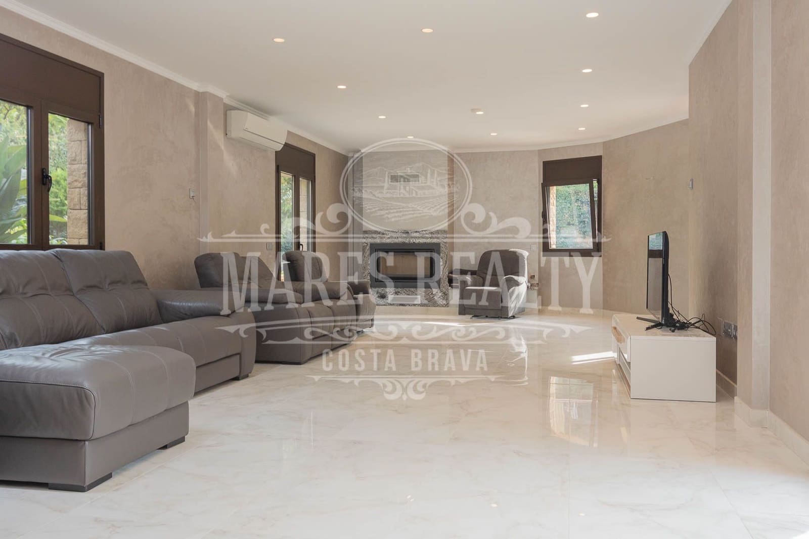 6 soveværelse Villa til salg i Lloret de Mar med swimmingpool garage - € 2.400.000 (Ref: 7340197)