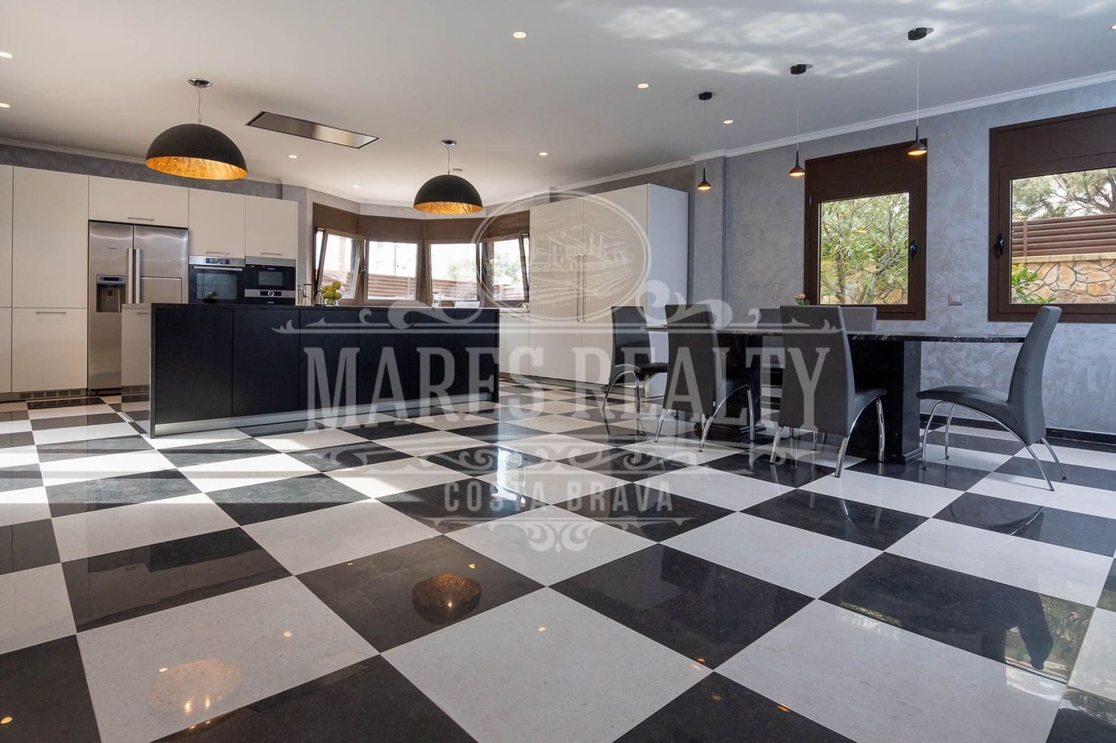 6 soveværelse Villa til salg i Lloret de Mar med swimmingpool garage - € 2.400.000 (Ref: 7340197)