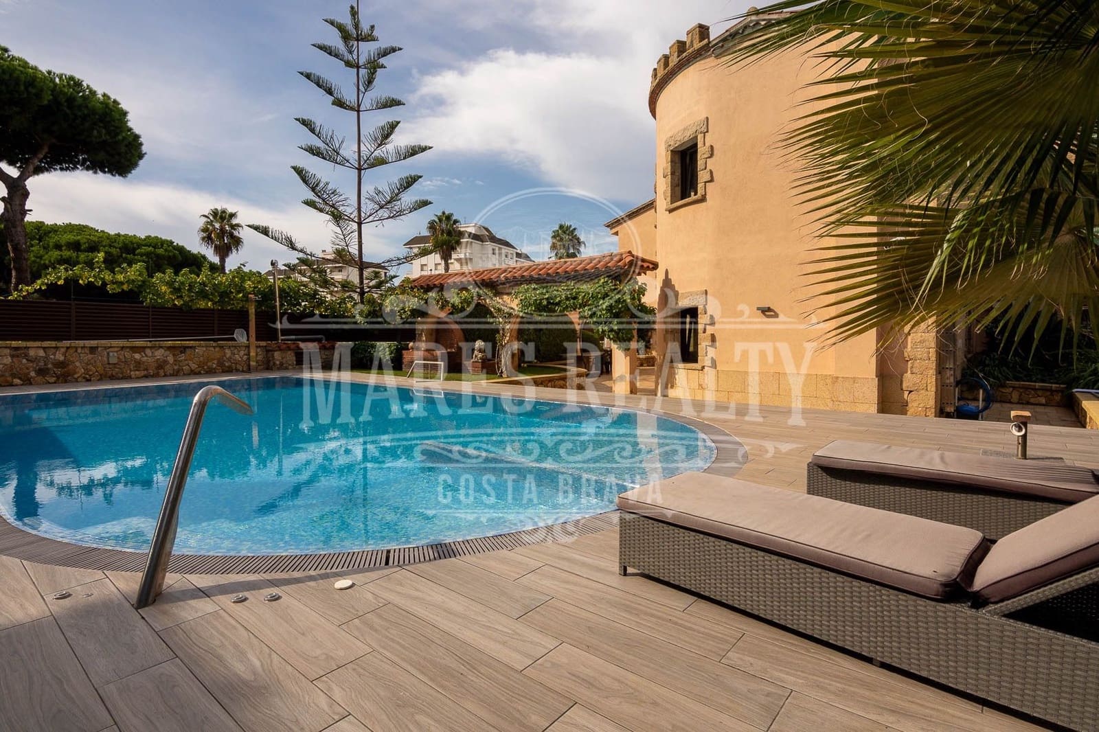 6 soveværelse Villa til salg i Lloret de Mar med swimmingpool garage - € 2.400.000 (Ref: 7340197)