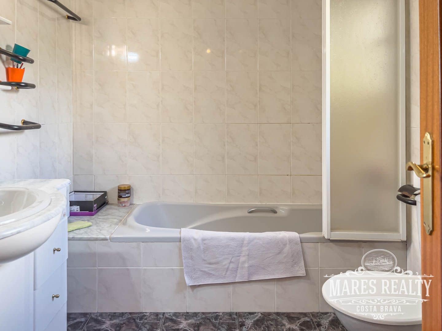 6 bedroom Villa for sale in Lloret de Mar with pool garage - € 525,000 (Ref: 7381296)