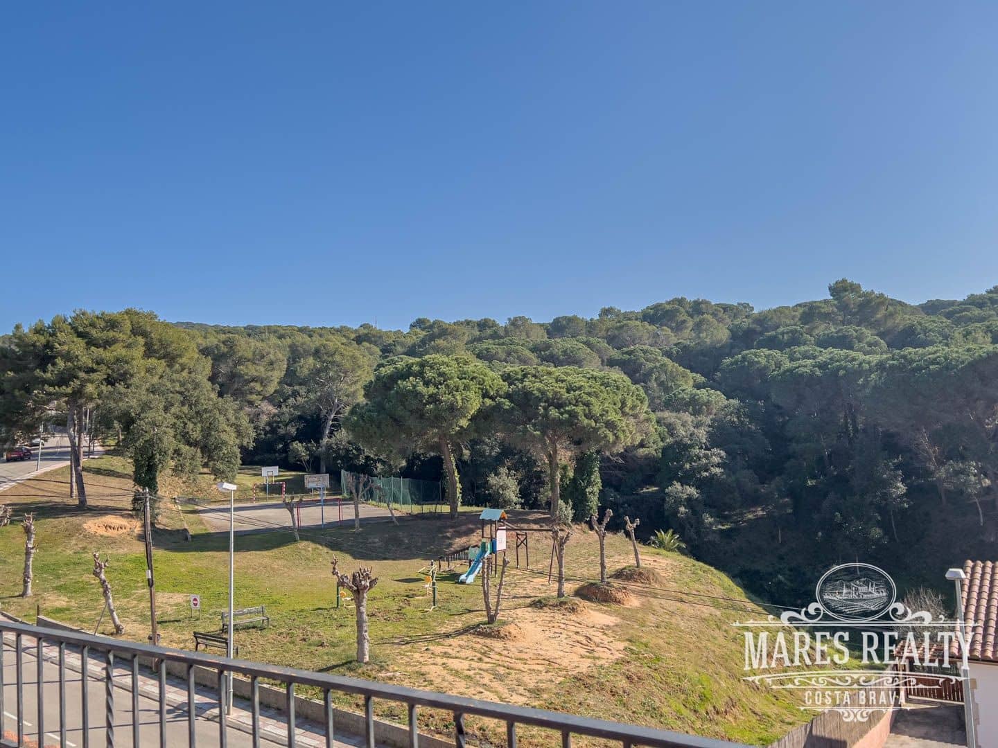 6 bedroom Villa for sale in Lloret de Mar with pool garage - € 525,000 (Ref: 7381296)